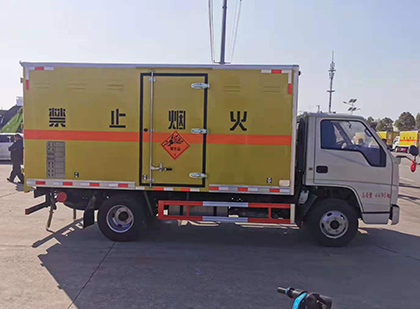利辛爆破器材运输车工人安全操作规范与智能技术保障